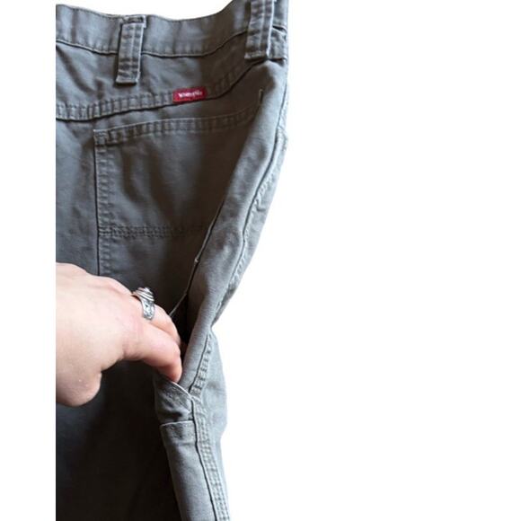 Wrangler Olive Green Shorts Carpenter Size 34 Gray Cotton Pockets 9” Inseam - Picture 5 of 7